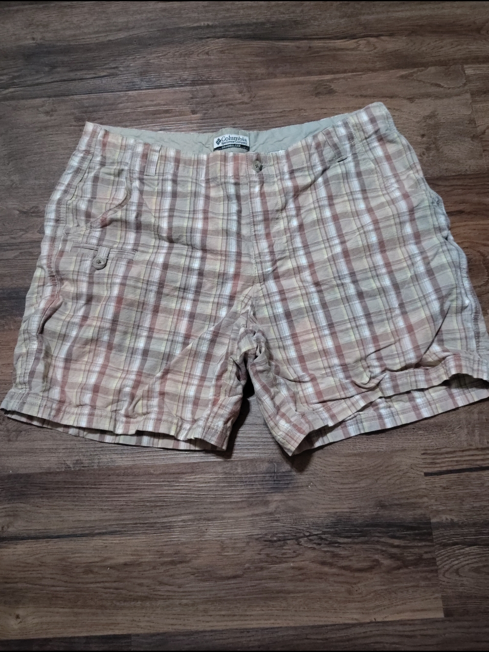 Columbia Woman's Plaid Casual Shorts – Beige and Light Brown
